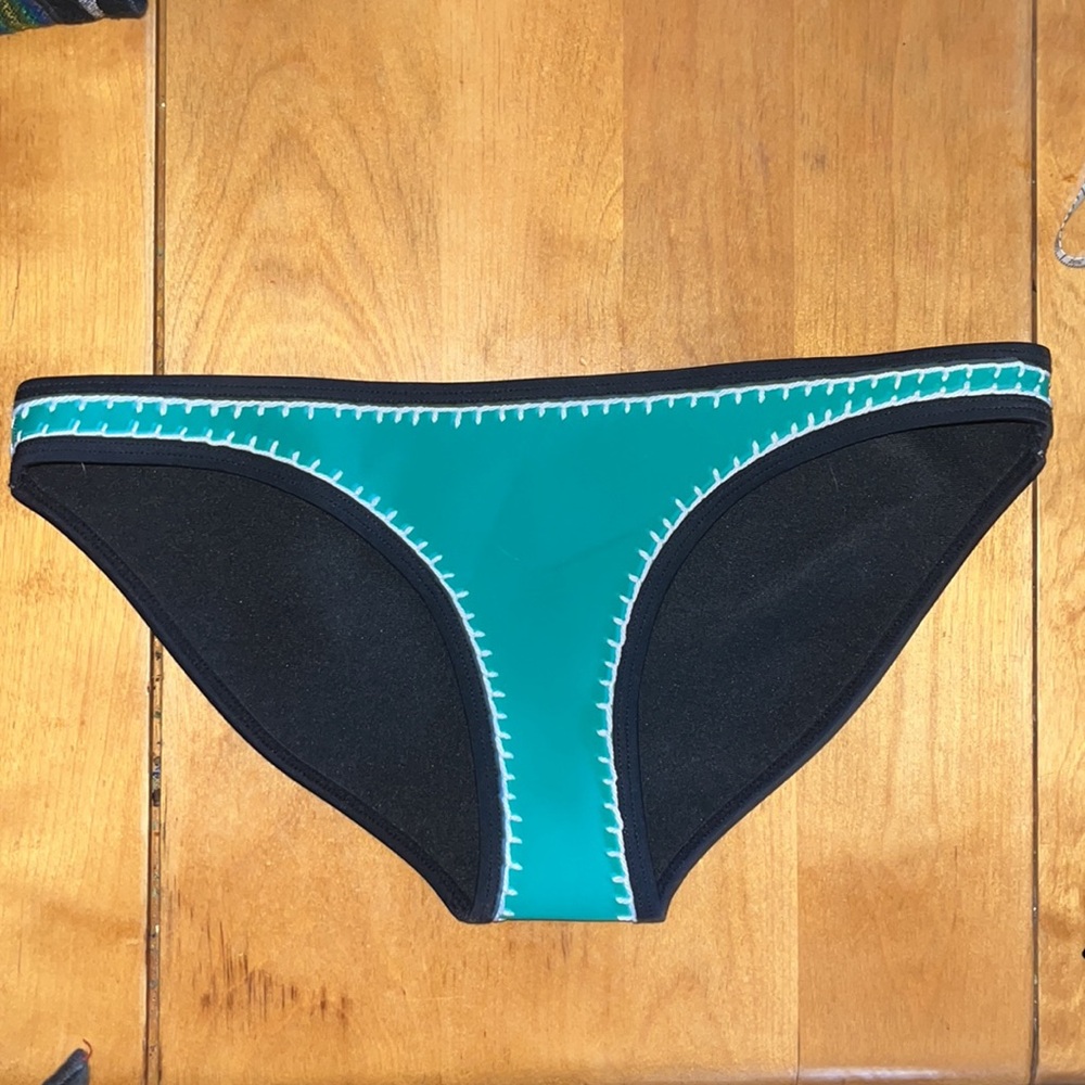 Triangle bikini bottoms